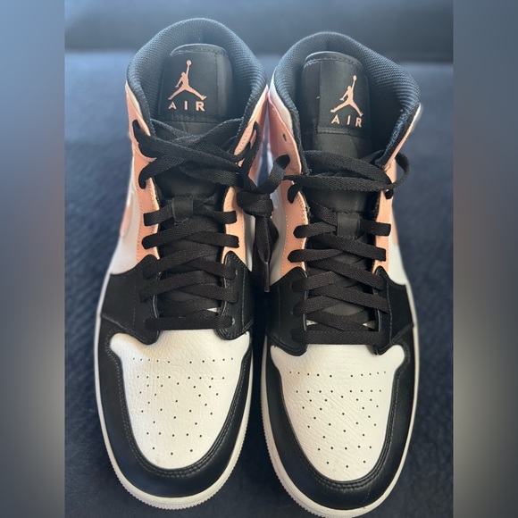 Men’s Jordan 1 Mid Arctic Orange Black Toe👟🏀 - Picture 5 of 6